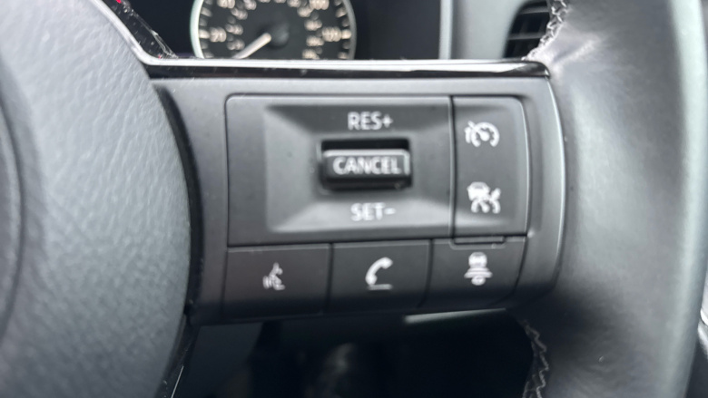 Nissan Qashqai 1.3 DiG-T MH Acenta Premium 5dr Petrol Hatchback